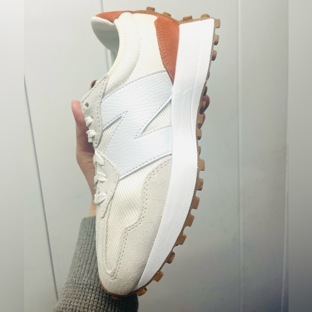 New Balance 327 Casual Womens Sneakers Shoes White Cream Onix various sizes - Picture 5 of 12